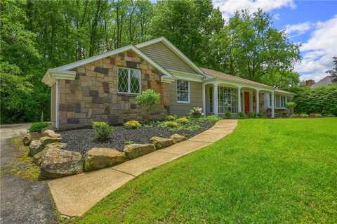 9 Victoria Dr, Neshannock Twp, PA 16105