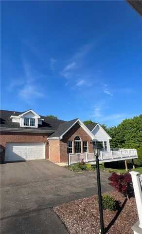 1558 NW Parkwood Pointe Dr, Crescent, PA 15046