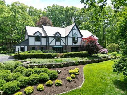 851 Chateau Dr, Franklin, PA 16117
