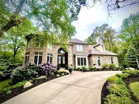 623 Oswego Dr, Adamstown, PA 15044