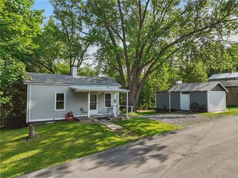 3009 33rd St., Pulaski, PA 15066