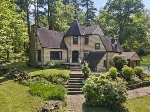 27 Girdwood Lane, Derry, PA 15044