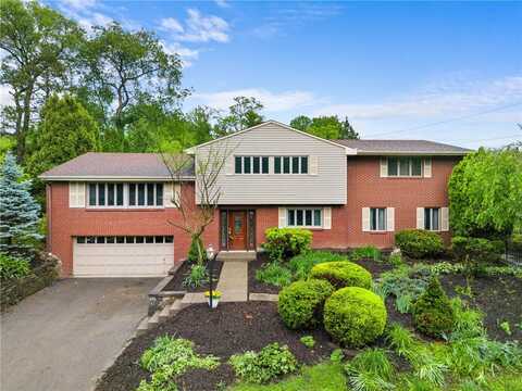 2525 Chapelwood Dr, Upper Saint Clair, PA 15241