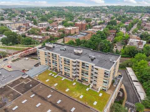 5570 Centre Ave, Shadyside, PA 15232