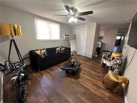 1015 3rd Ave, Coraopolis, PA 15108