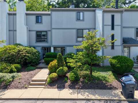 1586 Pinehurst Dr, Upper Saint Clair, PA 15241