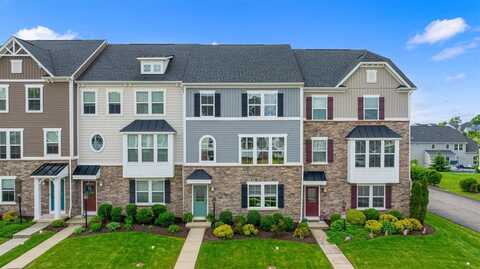 4046 Overview Dr, Cecil, PA 15317