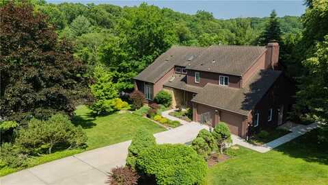 404 Pine Villa Dr, McCandless, PA 15044