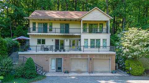 8 Lakefront Rd, Unity, PA 15601
