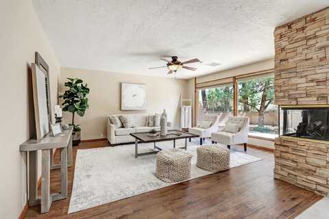 338 WHITE OAKS Drive NE, Albuquerque, NM 87122