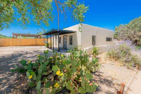 245 CHAMA Street NE, Albuquerque, NM 87108