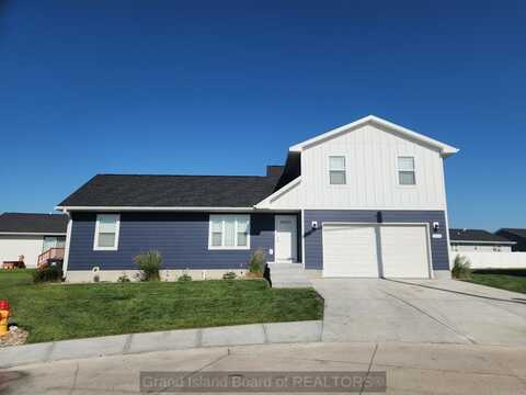 526 Schmidt Circle, Grand Island, NE 68803