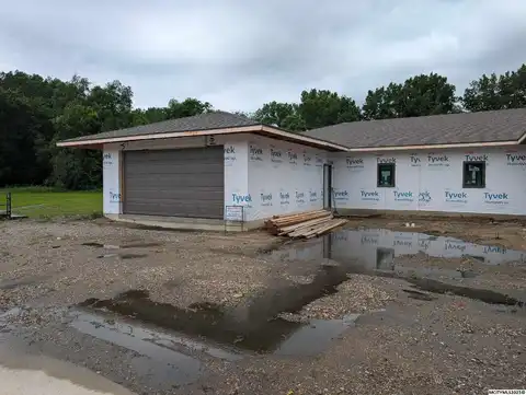 536 River Bend Ct, MASON CITY, IA 50401