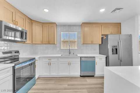 747 Greenbriar Townhouse Way, Las Vegas, NV 89121