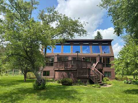 N10316 COUNTRY CLUB RD, Ironwood, MI 49938