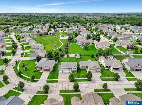 8015 Mandalay Drive, Lincoln, NE 68516