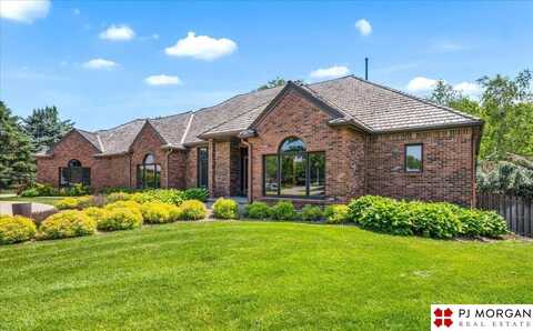 733 N 157th Circle, Omaha, NE 68118