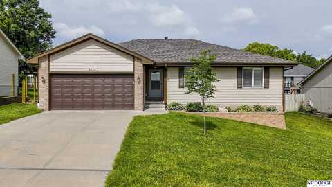 8004 S 68th Avenue Circle, La Vista, NE 68128