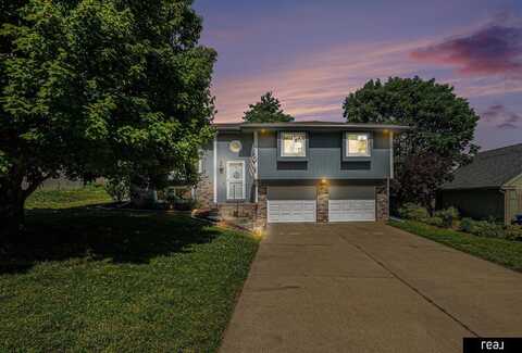 2204 Corn Drive, Papillion, NE 68046