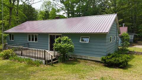 1686 Oak Street, Wellston, MI 49689