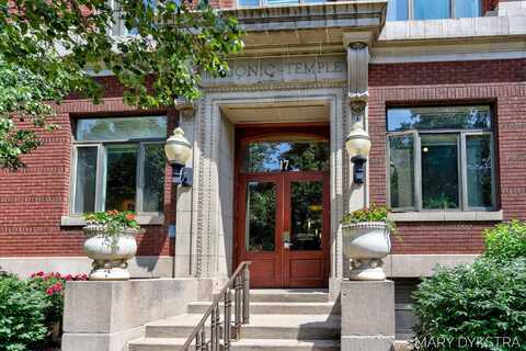 17 W 10th Street, Holland, MI 49423