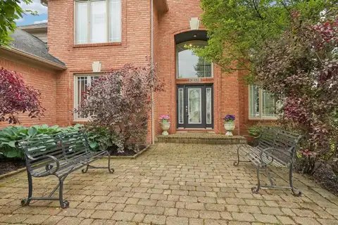 51251 Castle Mar Court, Macomb, MI 48042