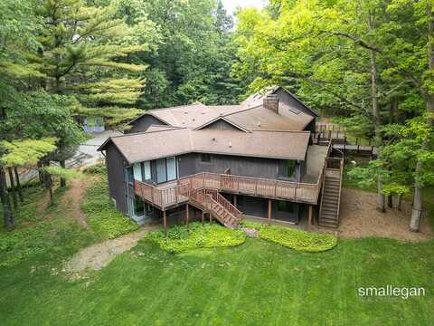 550 Greentree Lane NE, Ada, MI 49301