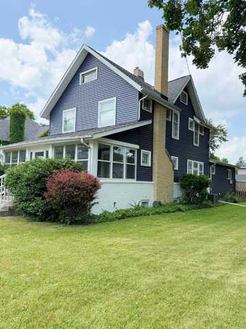 423 E Prairie Street, Vicksburg, MI 49097