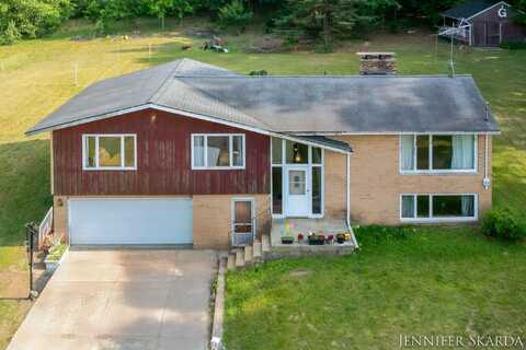 9546 Benham Street NE, Cedar Springs, MI 49319