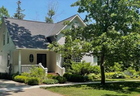 638 Allegan Street, Saugatuck, MI 49453