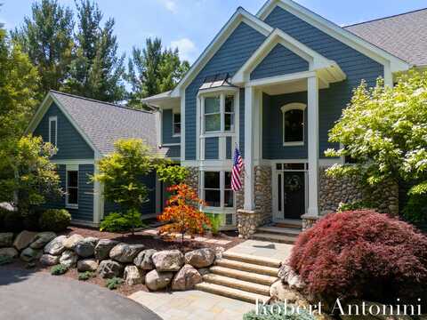 1977 Emerald Glen Court NE, Ada, MI 49301