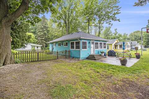 3181 N Lakeshore Drive, Ludington, MI 49431