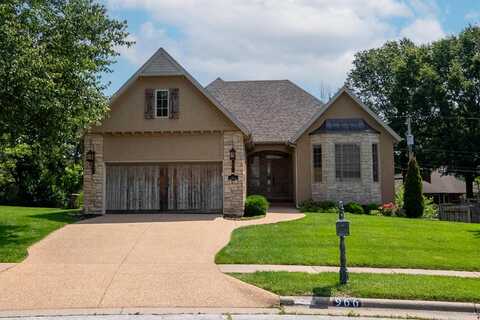 966 S Carriage Avenue, Springfield, MO 65809