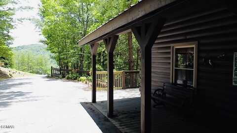 2527 Raccoon Hollow Way, Sevierville, TN 37862