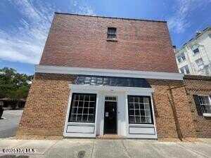 102 W Eden Street, Edenton, NC 27932