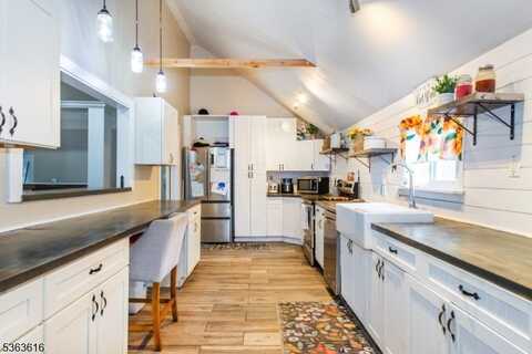 42 Pond School Rd, Wantage, NJ 07461