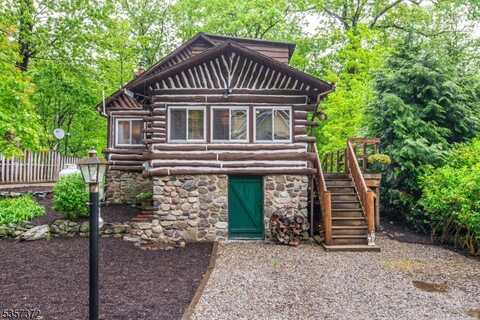 51 Dogwood Ln, West Milford, NJ 07421