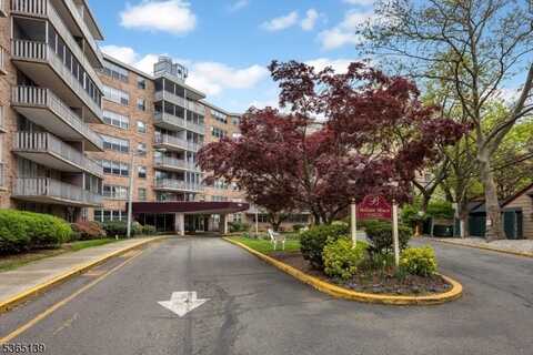 530 Valley Rd, Montclair, NJ 07043