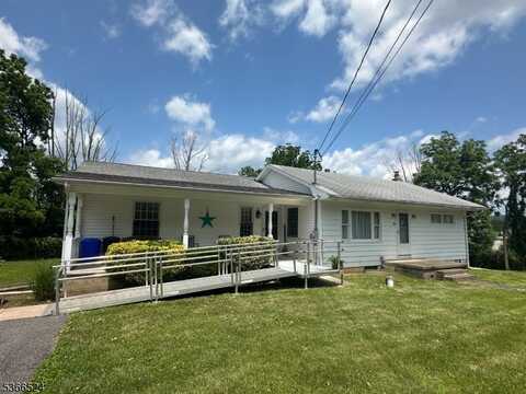 39 Green St, Oxford, NJ 07863