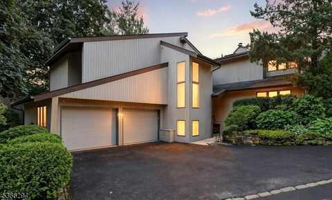 29 Stonegate Dr, Watchung, NJ 07069