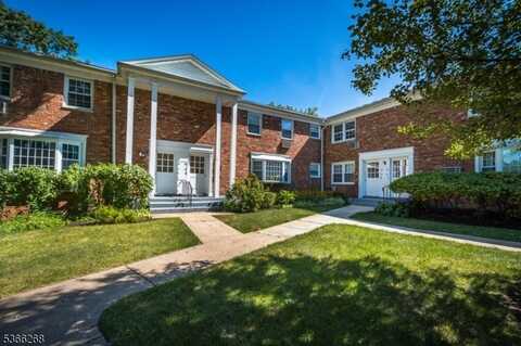 26 Locust Dr, Summit, NJ 07901