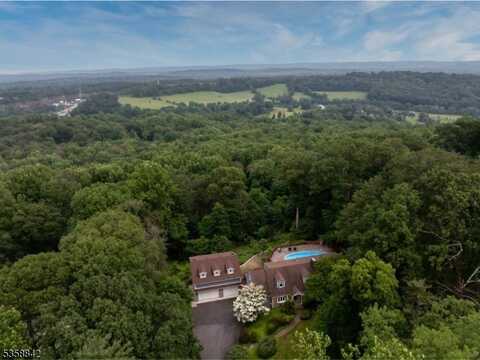 180 Roundtop Rd, Bernardsville, NJ 07924