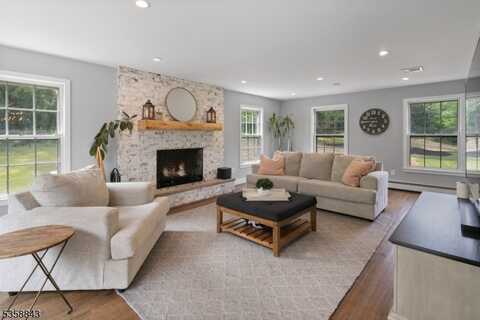 6 Ironia Rd, Chester, NJ 07836