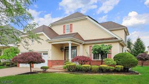9 Independence Ct, Franklin, NJ 08873