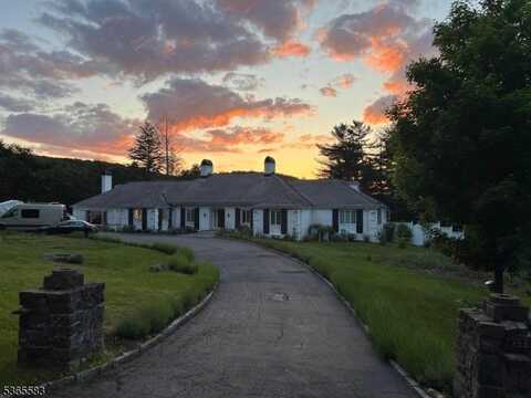 18 Pepperidge Tree Ter, Kinnelon, NJ 07405