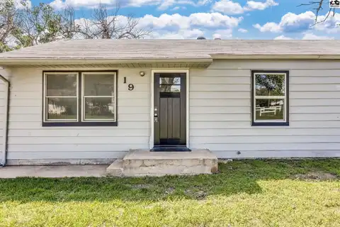 19 Swarens St, Hutchinson, KS 67502