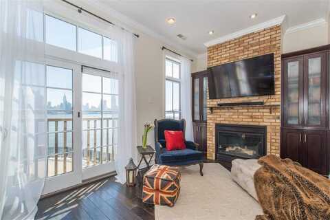 8 REGENCY PL, Weehawken, NJ 07086