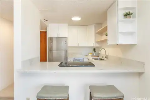 300 Wai Nani Way, Honolulu, HI 96815