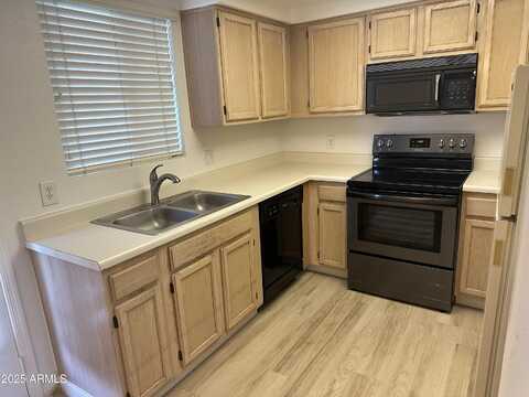 1825 W RAY Road, Chandler, AZ 85224