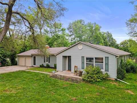 7423 NW Locust Drive, Parkville, MO 64152